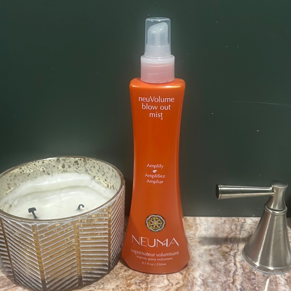 Buy 1 get 1 free**Neuma Blow Out Mist